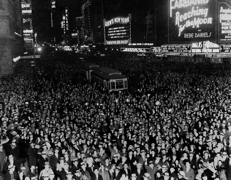 Illustration for article titled Así ha cambiado la plaza más emblemática de Nueva York en los últimos 100 años: caída y auge de Times Square